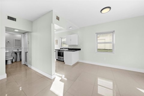 Снять в аренду кондоминиум в Майами-Бич, Флорида 1 спальня, 54.72м2, № 1995814 - фото 6
