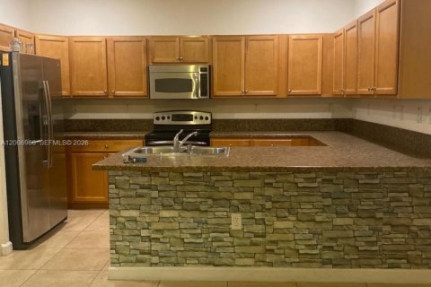 Adosado en alquiler en Hialeah, Florida, 3 dormitorios, 154.96 m2 № 2070685 - foto 10