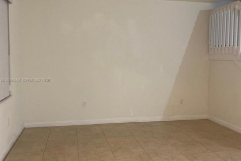 Adosado en alquiler en Hialeah, Florida, 3 dormitorios, 154.96 m2 № 2070685 - foto 5