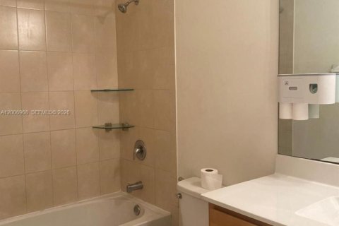 Adosado en alquiler en Hialeah, Florida, 3 dormitorios, 154.96 m2 № 2070685 - foto 13