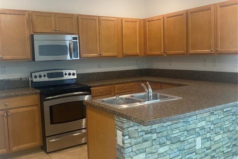 Adosado en alquiler en Hialeah, Florida, 3 dormitorios, 154.96 m2 № 2070685 - foto 18