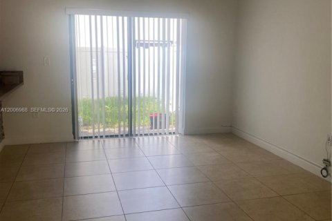 Adosado en alquiler en Hialeah, Florida, 3 dormitorios, 154.96 m2 № 2070685 - foto 17
