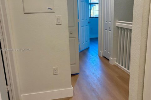 Townhouse in Hialeah, Florida 3 bedrooms, 154.96 sq.m. № 2070685 - photo 22