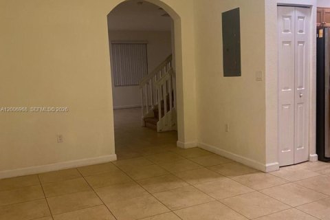 Adosado en alquiler en Hialeah, Florida, 3 dormitorios, 154.96 m2 № 2070685 - foto 11