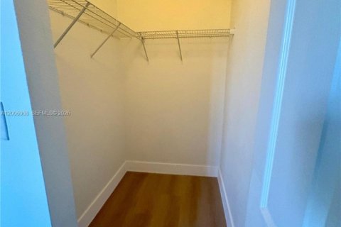 Townhouse in Hialeah, Florida 3 bedrooms, 154.96 sq.m. № 2070685 - photo 21