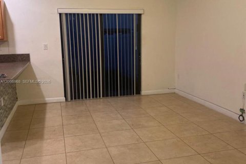 Adosado en alquiler en Hialeah, Florida, 3 dormitorios, 154.96 m2 № 2070685 - foto 9
