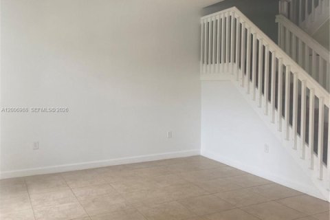Adosado en alquiler en Hialeah, Florida, 3 dormitorios, 154.96 m2 № 2070685 - foto 15