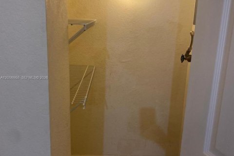 Adosado en alquiler en Hialeah, Florida, 3 dormitorios, 154.96 m2 № 2070685 - foto 8