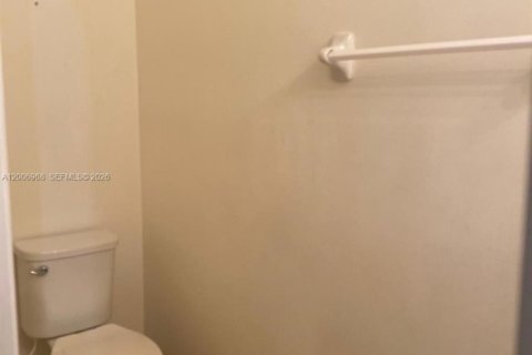 Adosado en alquiler en Hialeah, Florida, 3 dormitorios, 154.96 m2 № 2070685 - foto 6