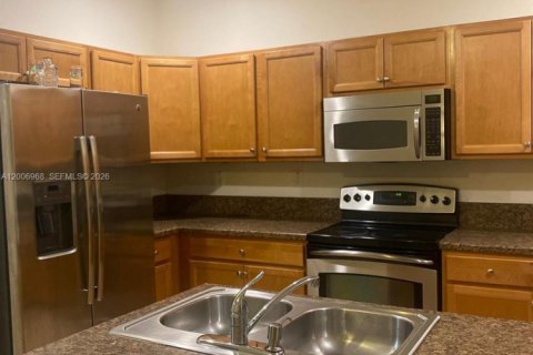 Adosado en alquiler en Hialeah, Florida, 3 dormitorios, 154.96 m2 № 2070685 - foto 12
