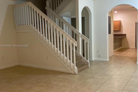 Adosado en alquiler en Hialeah, Florida, 3 dormitorios, 154.96 m2 № 2070685 - foto 4
