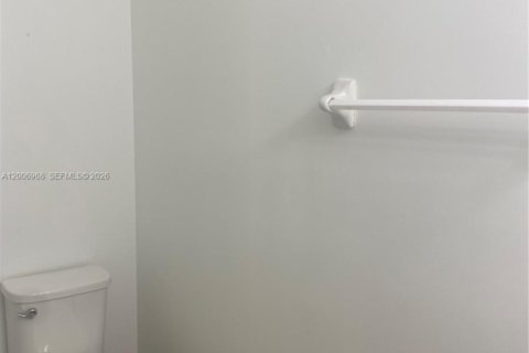 Adosado en alquiler en Hialeah, Florida, 3 dormitorios, 154.96 m2 № 2070685 - foto 16