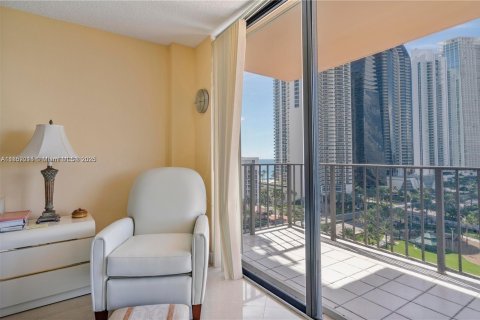 Condominio en venta en Sunny Isles Beach, Florida, 2 dormitorios, 114.46 m2 № 1881625 - foto 4