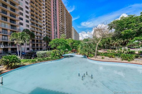 Condominio en venta en Sunny Isles Beach, Florida, 2 dormitorios, 114.46 m2 № 1881625 - foto 22