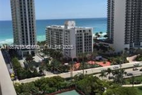 Condominio en venta en Sunny Isles Beach, Florida, 2 dormitorios, 114.46 m2 № 1881625 - foto 1
