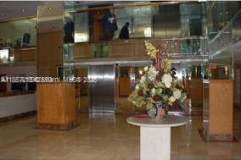 Condominio en venta en Sunny Isles Beach, Florida, 2 dormitorios, 114.46 m2 № 1881625 - foto 17
