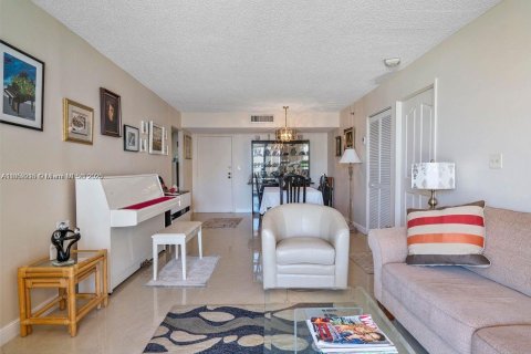 Condominio en venta en Sunny Isles Beach, Florida, 2 dormitorios, 114.46 m2 № 1881625 - foto 6