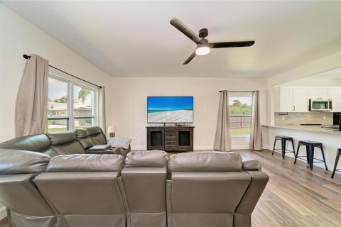 Casa en venta en Bradenton, Florida, 5 dormitorios, 183.3 m2 № 2310295 - foto 8