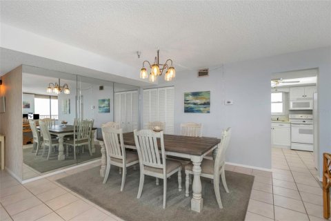Condo in Madeira Beach, Florida, 3 bedrooms  № 1618323 - photo 22