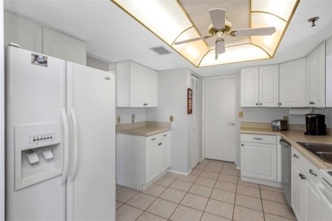 Condo in Madeira Beach, Florida, 3 bedrooms  № 1618323 - photo 11