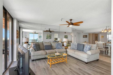 Condo in Madeira Beach, Florida, 3 bedrooms  № 1618323 - photo 15