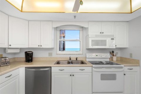Condo in Madeira Beach, Florida, 3 bedrooms  № 1618323 - photo 9