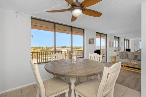 Condo in Madeira Beach, Florida, 3 bedrooms  № 1618323 - photo 20