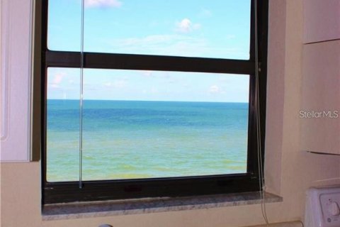 Condo in Madeira Beach, Florida, 3 bedrooms  № 1618323 - photo 10