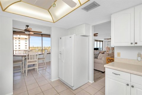 Condo in Madeira Beach, Florida, 3 bedrooms  № 1618323 - photo 8