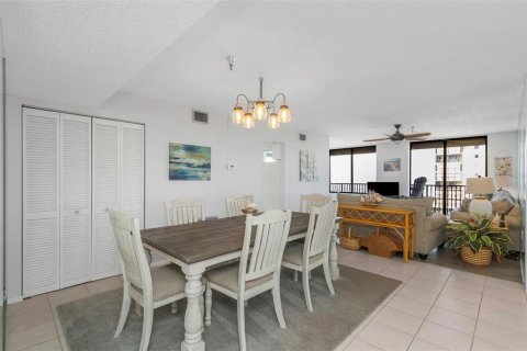 Condo in Madeira Beach, Florida, 3 bedrooms  № 1618323 - photo 23