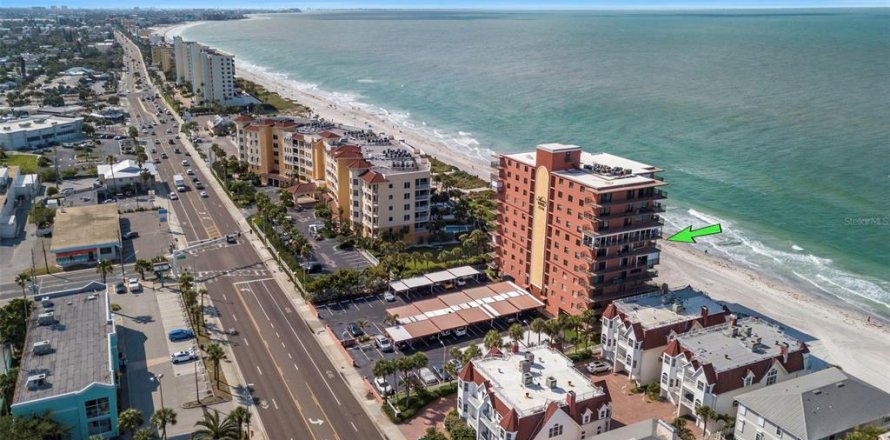 Condo in Madeira Beach, Florida, 3 bedrooms № 1618323