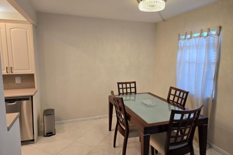 Copropriété à louer à Boca Raton, Floride: 2 chambres, 81.75 m2 № 2251908 - photo 5
