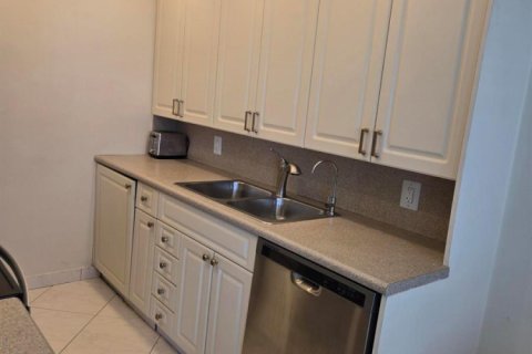 Copropriété à louer à Boca Raton, Floride: 2 chambres, 81.75 m2 № 2251908 - photo 2