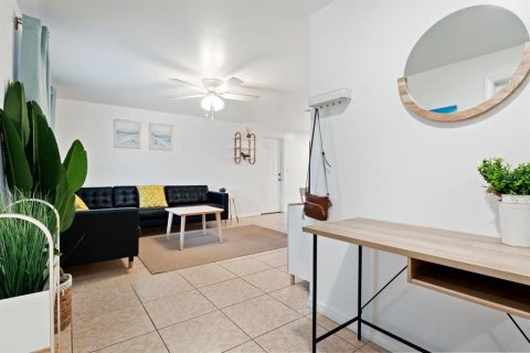 Appartement à louer à Sarasota, Floride: 2 chambres, 92.9 m2 № 435681 - photo 2