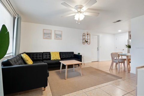 Appartement à louer à Sarasota, Floride: 2 chambres, 92.9 m2 № 435681 - photo 3