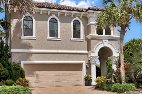 House in Palm Coast, Florida 4 bedrooms, 305.65 sq.m. № 1735244 - photo 1