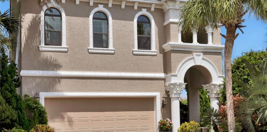 House in Palm Coast, Florida 4 bedrooms, 305.65 sq.m. № 1735244