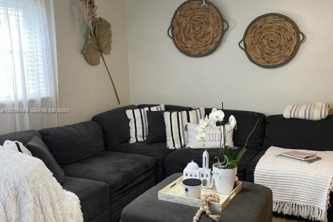 Condominio en alquiler en Davie, Florida, 1 dormitorio, 52.03 m2 № 2072095 - foto 3