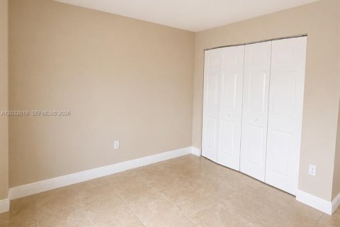 Condo in Miami, Florida, 3 bedrooms № 2259675 - photo 12