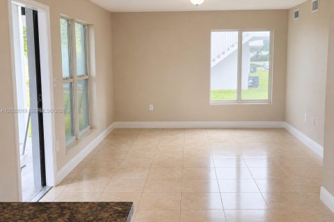 Condo in Miami, Florida, 3 bedrooms № 2259675 - photo 5