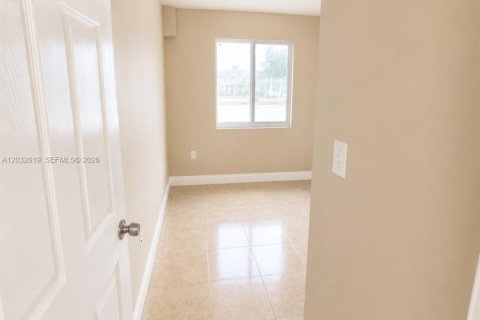 Condo in Miami, Florida, 3 bedrooms № 2259675 - photo 11