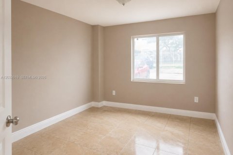 Condo in Miami, Florida, 3 bedrooms № 2259675 - photo 7