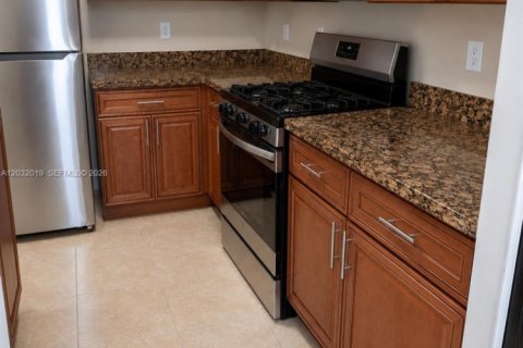 Condo in Miami, Florida, 3 bedrooms № 2259675 - photo 3