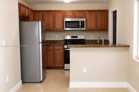 Condo in Miami, Florida, 3 bedrooms № 2259675