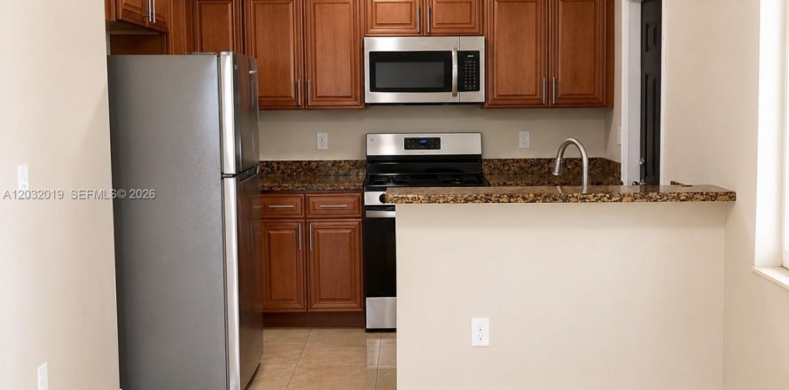 Condo in Miami, Florida, 3 bedrooms № 2259675
