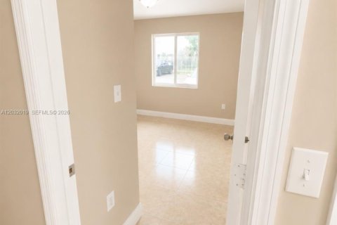 Condo in Miami, Florida, 3 bedrooms № 2259675 - photo 9