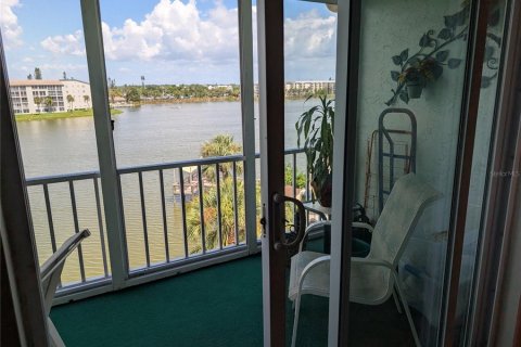Condo in Bradenton, Florida, 2 bedrooms  № 1808599 - photo 24