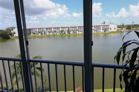 Condo in Bradenton, Florida, 2 bedrooms  № 1808599 - photo 29