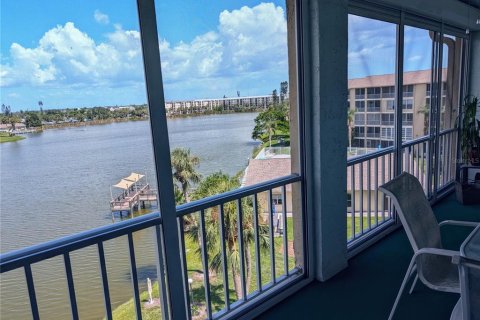 Condo in Bradenton, Florida, 2 bedrooms  № 1808599 - photo 25