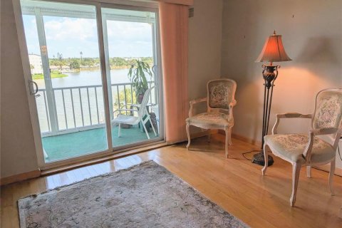 Condo in Bradenton, Florida, 2 bedrooms  № 1808599 - photo 10